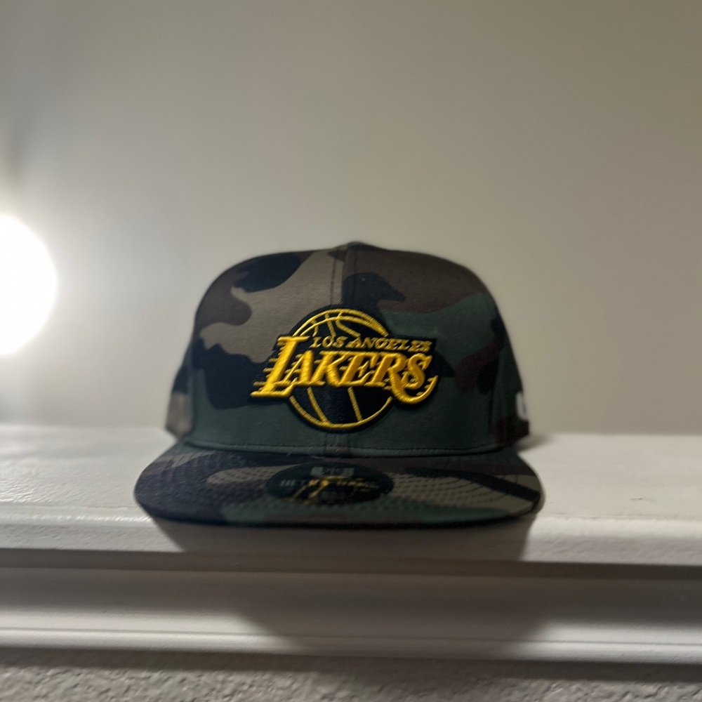 Ultra Game NBA Los Angeles L.A Lakers Embossed Logo Snapback Hat Black